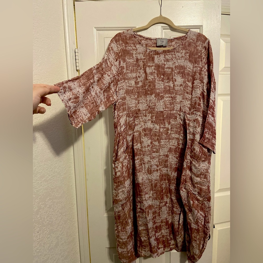 3/4 sleeve textures midi dress, rosy blush tones! Size L